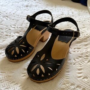 Swedish Hasbeens Lacy Black Leather Cutout Clogs with Wooden Sole Sz 37